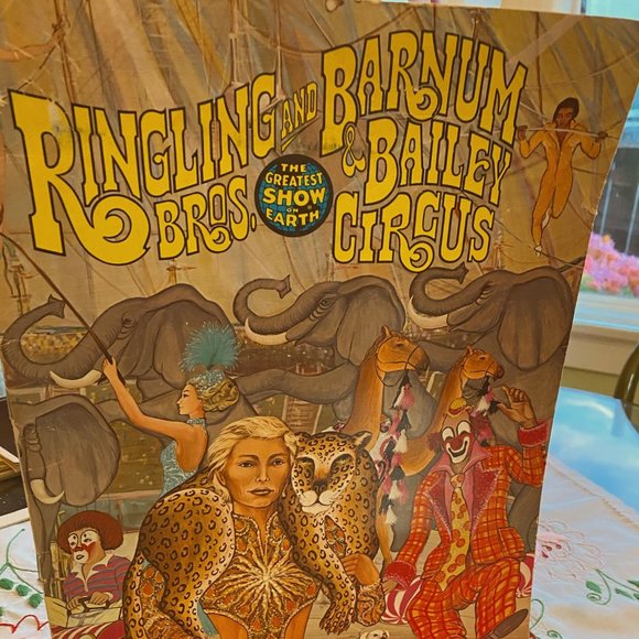 Vintage Ringling Brothers 1977 Circus Show Book - Picture 7 of 16